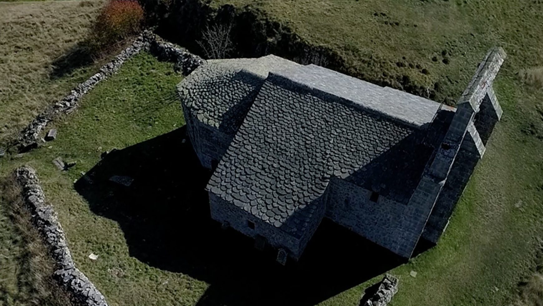 Chapelle-Saint-Antoine-vue-de-haut-1740x980.jpg">