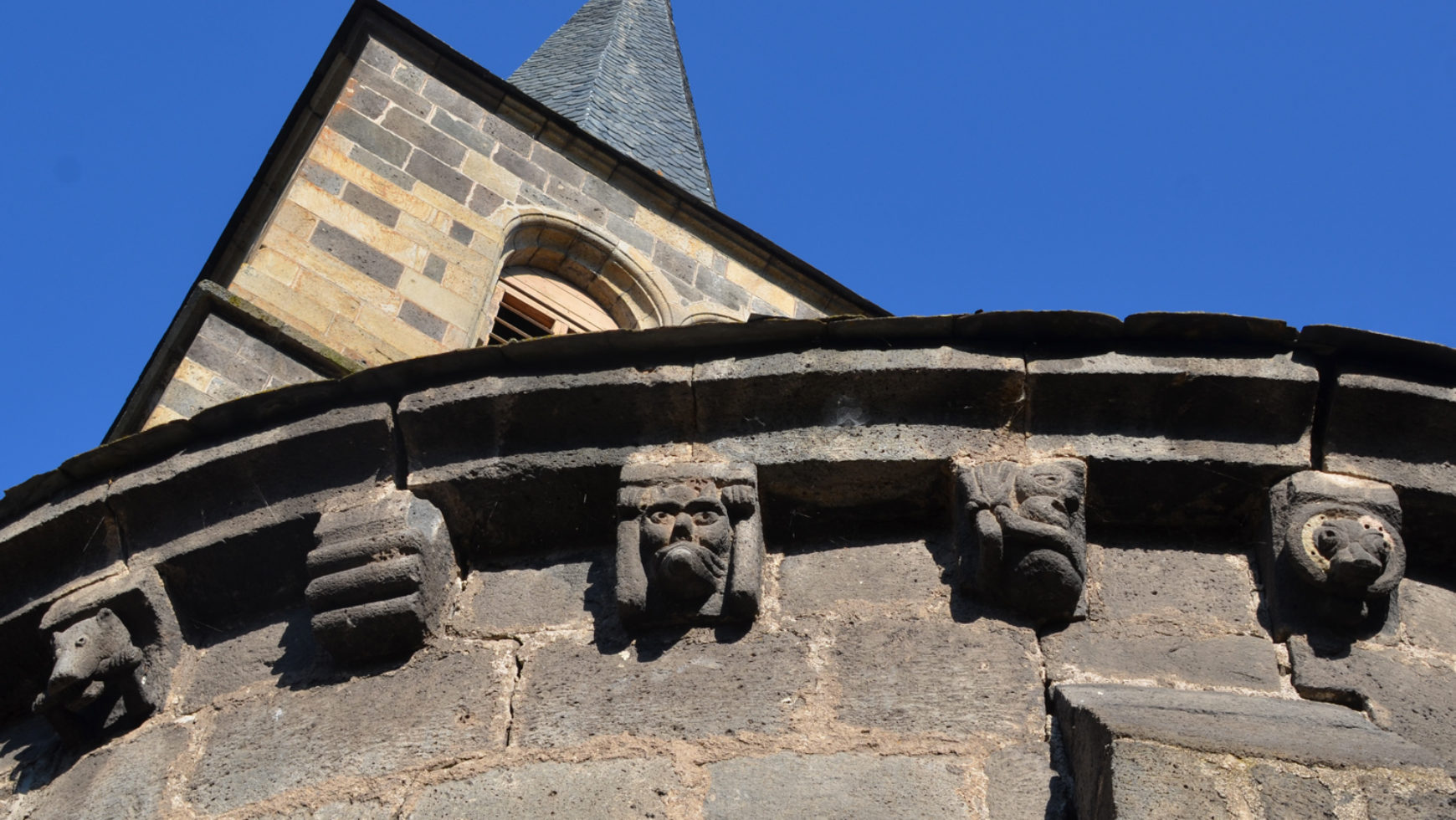 LES MODILLONS DE L’ÉGLISE ST-JEAN BAPTISTE D’ALLANCHE