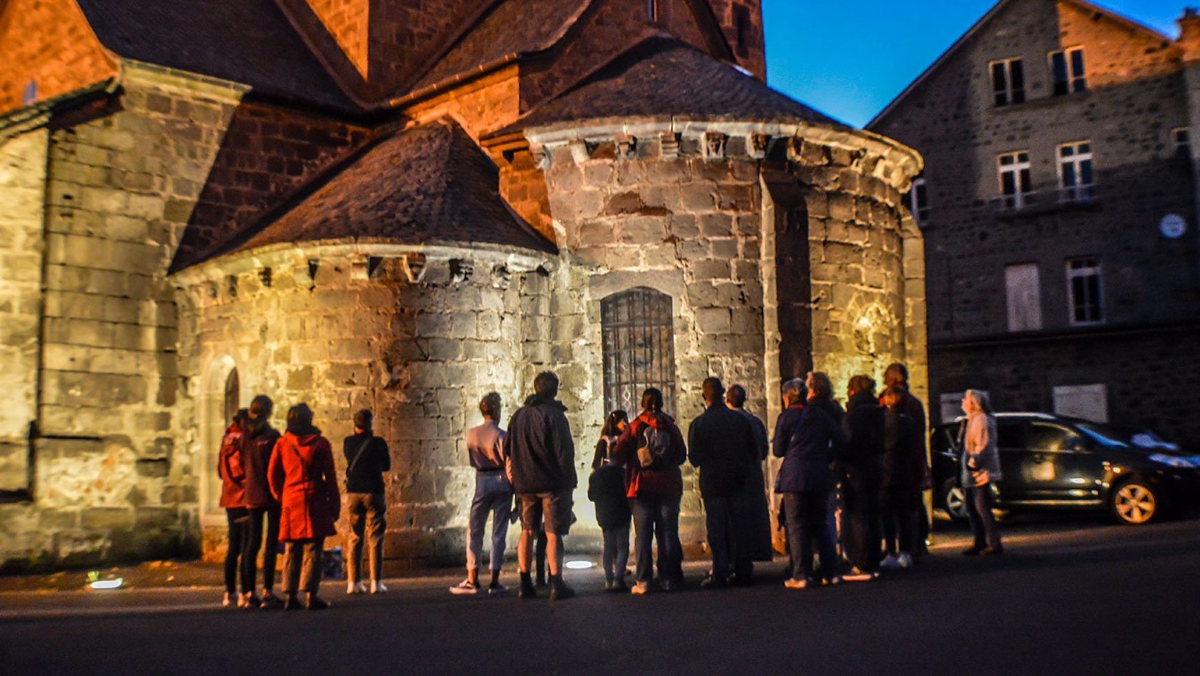 Visite guidée du vieil Allanche aux lampions avec scénettes – 30 juillet 2019 à 21h