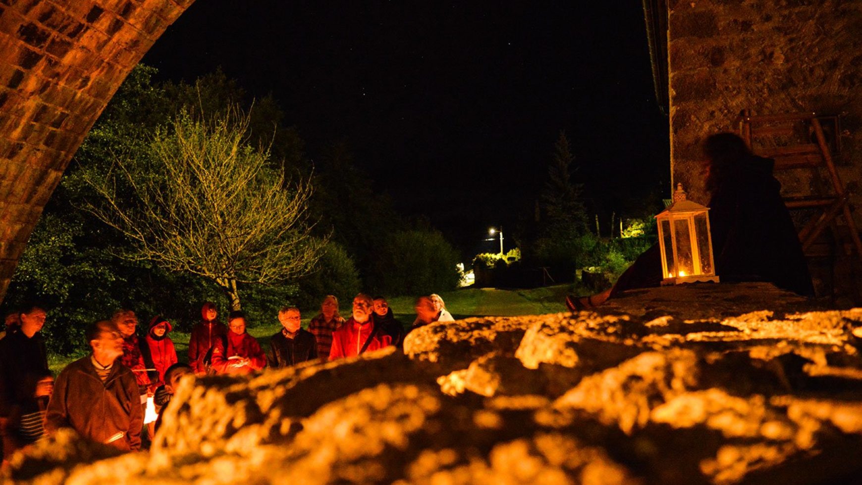 Visite guidée du vieil Allanche aux lampions – Mercredi 23 août 2023 de 20h30