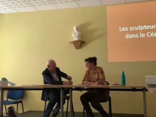 Le samedi 9 juillet, c’était LA journée des Amis du Vieil Allanche. 

Avec la passionnante et instructive conférence de Pascale Moulier qui a rassemblé pas loin de 100 personnes. Tout le monde est reparti avec la famille des sculpteurs Boyer en tête. 
Avec la sortie de notre Cahier n°15 😉, la rencontre des auteurs, les sympathiques dédicaces. Les discussions sous la halle d’Allanche et, le verre de l’amitié offert par la mairie d’Allanche. Une belle journée vraiment ! 

Photos Anna Bobillo Aubert

#lesamisduvieilallanche #cahier15 #rencontre #pascalemoulier #cantal #allanche