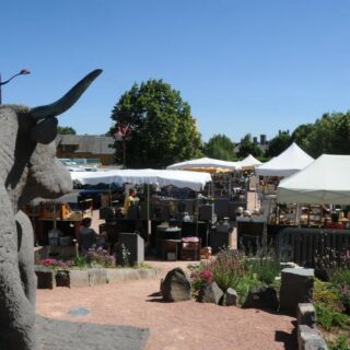 👉 L’album du Marché des Potiers 2022 de nos @lesamisduvieilallanche 

Quelques photos du Marché des Potiers organisé par @AllancheAnimation, qui a connu encore un très beau succès cette année. 😊
Belle satisfaction des potiers eux-mêmes qui garderont un très bon souvenir de l’accueil qu’ils ont reçu tant des organisateurs que du public.

@Yves Aufauvre – 2022

#allanche #marchédespotiers #cantal #auvergne #artisanat #lesamisduvieilallanche #allancheanimation #hautesterrestourisme