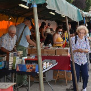 Ce week-end c'est tenue la 46e édition de la foire à la brocante d'Allanche. Le soleil était au rendez-vous comme les visiteurs !!!! 😊

#allanche #foirealabrocante #lesamisduvieilallanche #antiquité #cezallier #cantal #auvergne #hautesterrestourisme